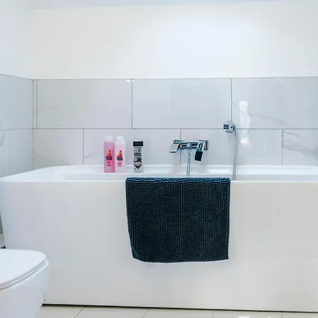 Apartament The Hub - 6 Bedrooms & Pool Table Harrogate