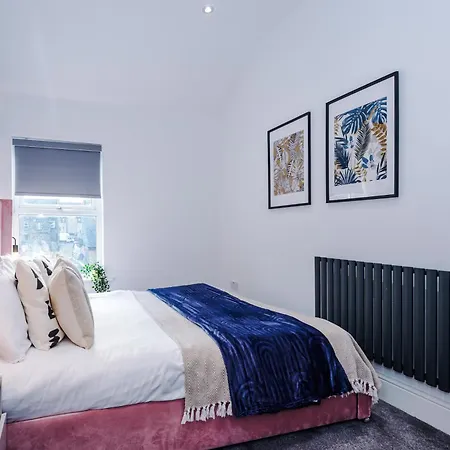 The Hub - 6 Bedrooms & Pool Table