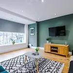 The Hub - 6 Bedrooms & Pool Table * Харрогейт