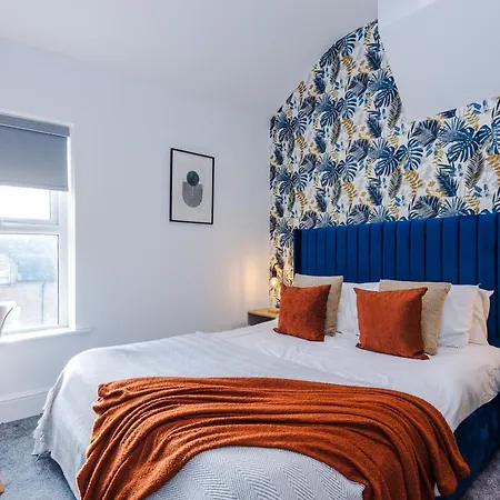 Modern Boutique Flat In - Sleeps 16 *