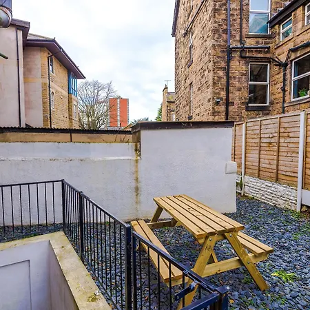 Modern Boutique Flat In - Sleeps 16 *