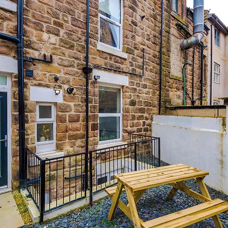 Modern Boutique Flat In - Sleeps 16 Harrogate