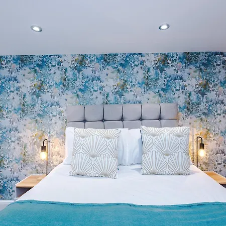 Modern Boutique Flat In - Sleeps 16 * Harrogate