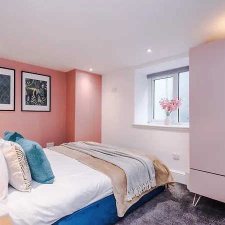 Modern Boutique Flat In - Sleeps 16 Apartment Harrogate