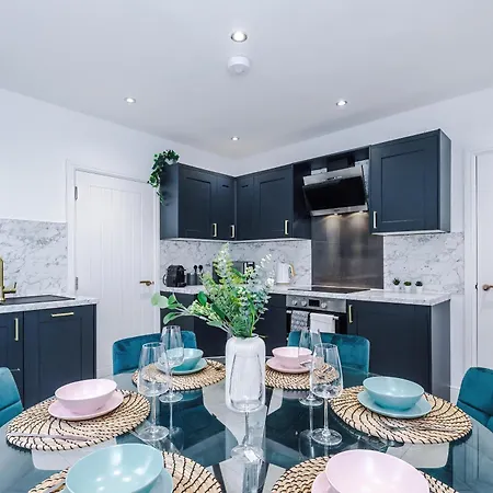 Stylish Boutique Flat In - Sleeps 16