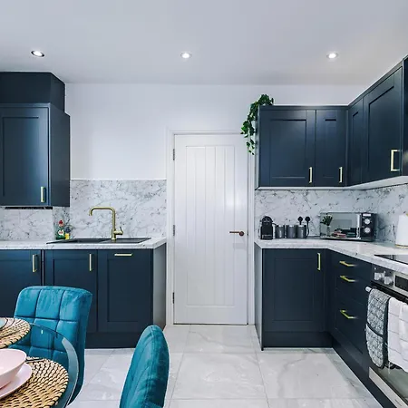 Stylish Boutique Flat In - Sleeps 16 Lägenhet *