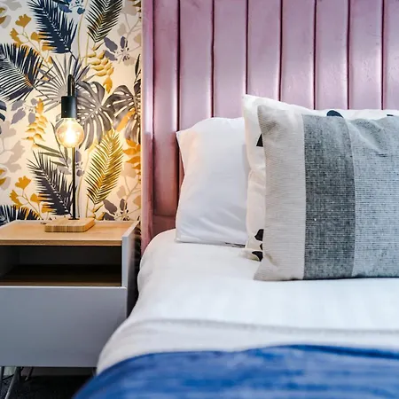 Stylish Boutique Flat In - Sleeps 16 * Харрогейт