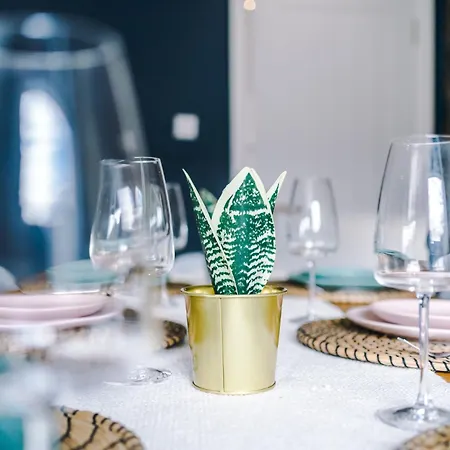 Апартаменты Stylish Boutique Flat In - Sleeps 16