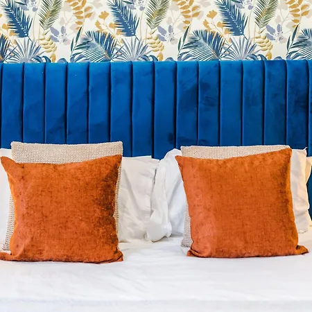 Stylish Boutique Flat In - Sleeps 16 Lägenhet *