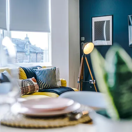 Stylish Boutique Flat In - Sleeps 16 *