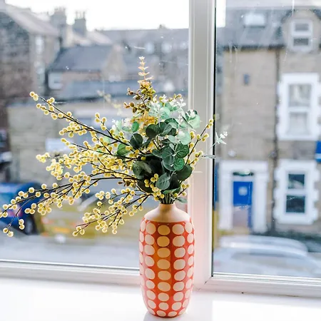 Stylish Boutique Flat In - Sleeps 16 Harrogate