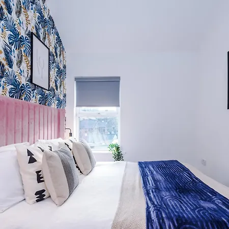 Апартаменты Stylish Boutique Flat In - Sleeps 16