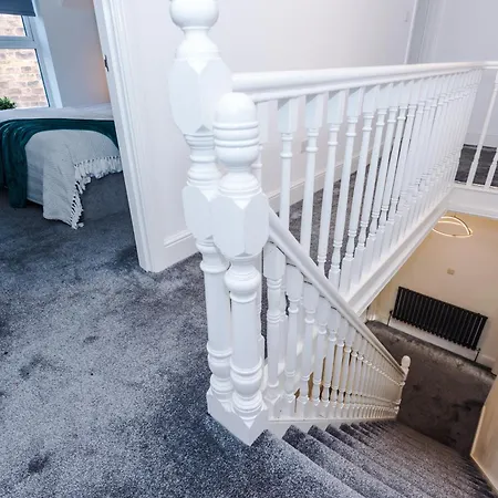 Stylish Boutique Flat In - Sleeps 16 *