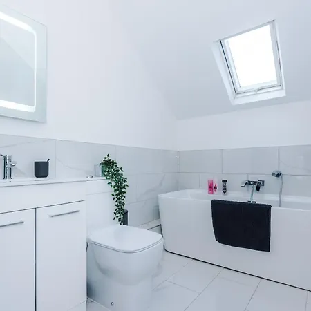 Stylish Boutique Flat In - Sleeps 16