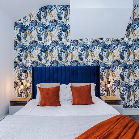 Stylish Boutique Flat In - Sleeps 16 Апартаменты Харрогейт