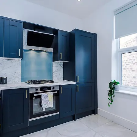 Stylish Boutique Flat In - Sleeps 16 Апартаменты Харрогейт