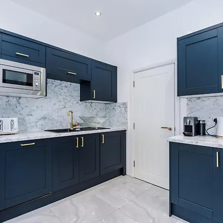 Апартаменты Stylish Boutique Flat In - Sleeps 16 Харрогейт