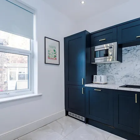 Апартаменты Stylish Boutique Flat In - Sleeps 16 Харрогейт