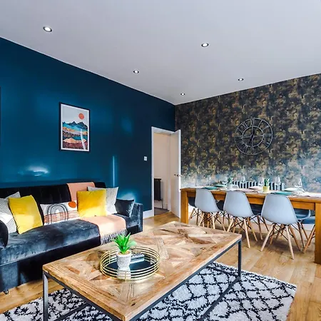 Stylish Boutique Flat In - Sleeps 16 Harrogate