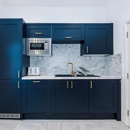 Stylish Boutique Flat In - Sleeps 16 Lägenhet *