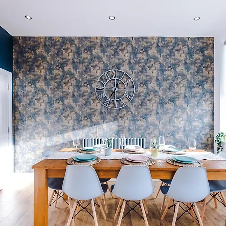Stylish Boutique Flat In - Sleeps 16 Апартаменты Харрогейт