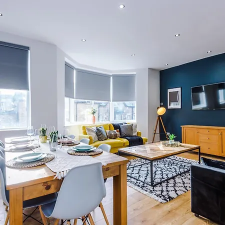 Apartment Modern Boutique Flat In - Sleeps 16 Harrogate