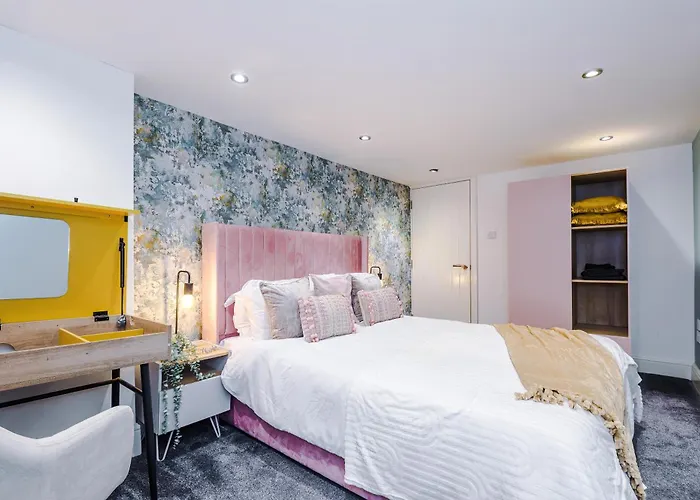 Sleek 6 Bedroom Abode In * Harrogate