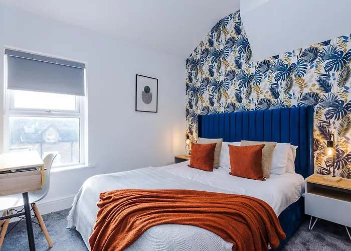 Sleek 6 Bedroom Abode In *