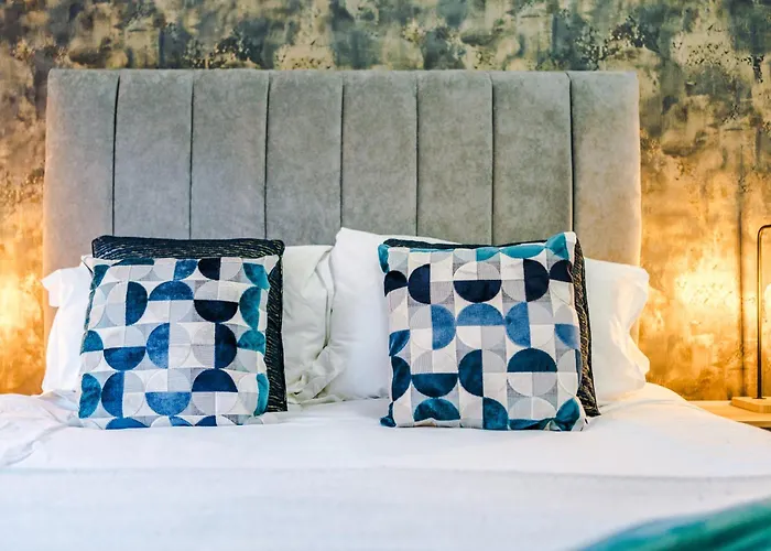 Sleek 6 Bedroom Abode In Harrogate