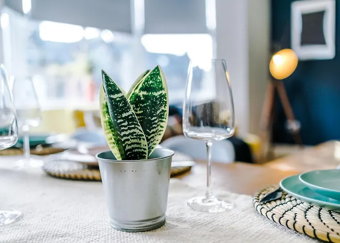 Sleek 6 Bedroom Abode In