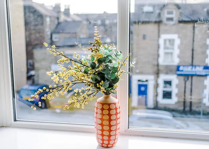 Sleek 6 Bedroom Abode In Harrogate