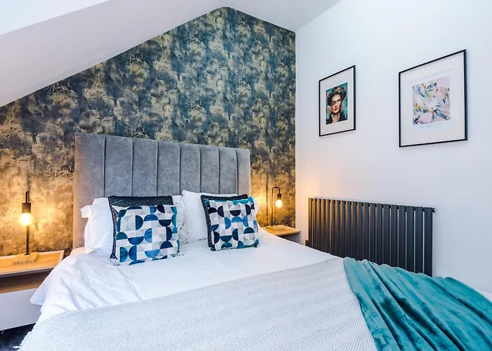 Apartman Sleek 6 Bedroom Abode In *