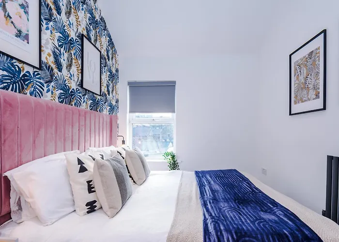 Apartman Sleek 6 Bedroom Abode In