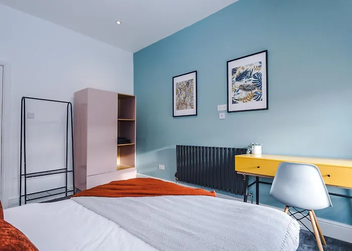 Apartman Sleek 6 Bedroom Abode In *