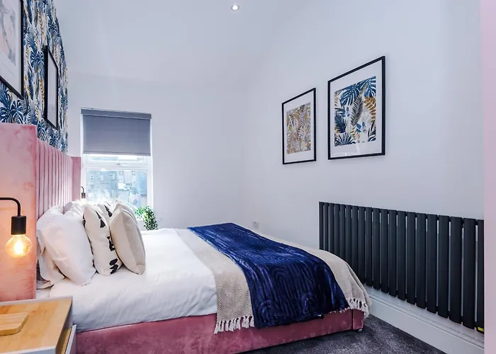 Sleek 6 Bedroom Abode In