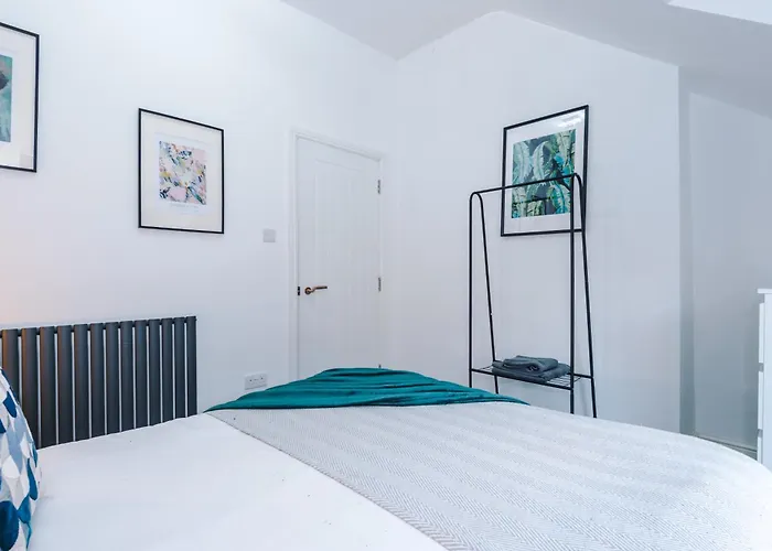 Sleek 6 Bedroom Abode In Apartman Harrogate