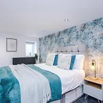 Apartment The Hub - 6 Bedrooms & Pool Table Harrogate