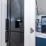Apartment The Hub - 6 Bedrooms & Pool Table *
