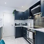 Apartment The Hub - 6 Bedrooms & Pool Table Harrogate