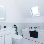 Apartment The Hub - 6 Bedrooms & Pool Table Harrogate