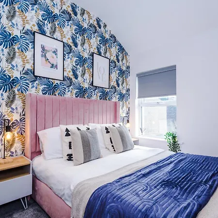 Stylish Boutique Flat In - Sleeps 16