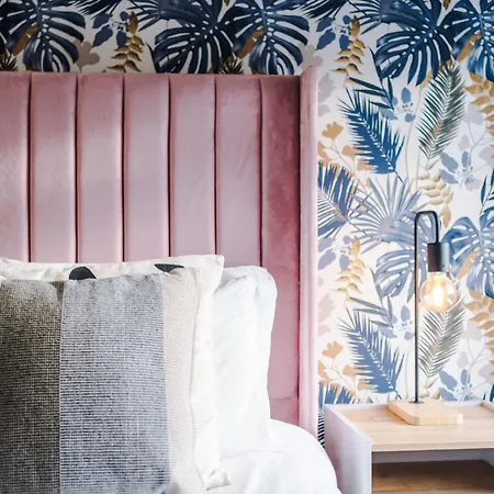 Stylish Boutique Flat In - Sleeps 16 *