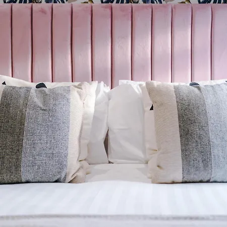 아파트 Stylish Boutique Flat In - Sleeps 16 *