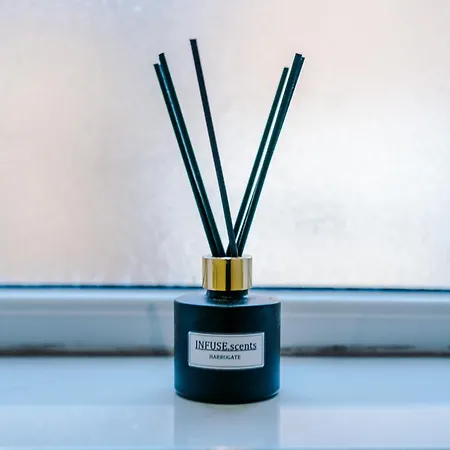 Stylish Boutique Flat In - Sleeps 16 아파트 *