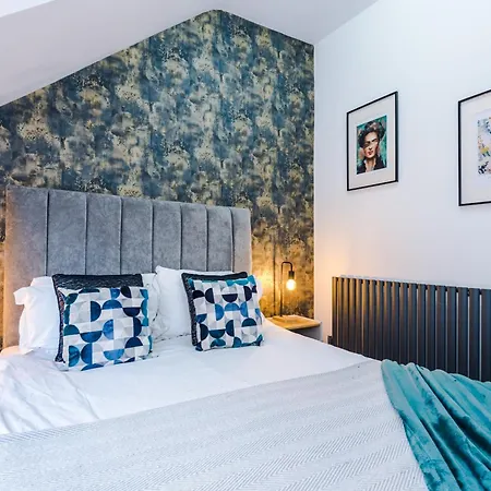 아파트 Stylish Boutique Flat In - Sleeps 16 *