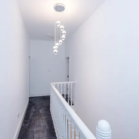 Stylish Boutique Flat In - Sleeps 16 해러게이트