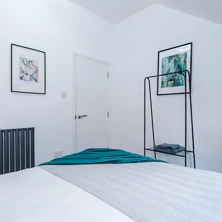 Stylish Boutique Flat In - Sleeps 16 아파트 해러게이트