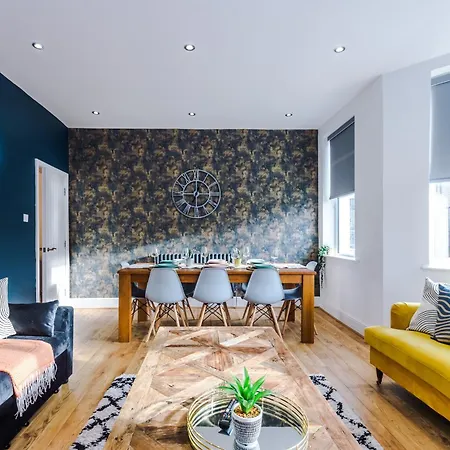 아파트 Stylish Boutique Flat In - Sleeps 16 *