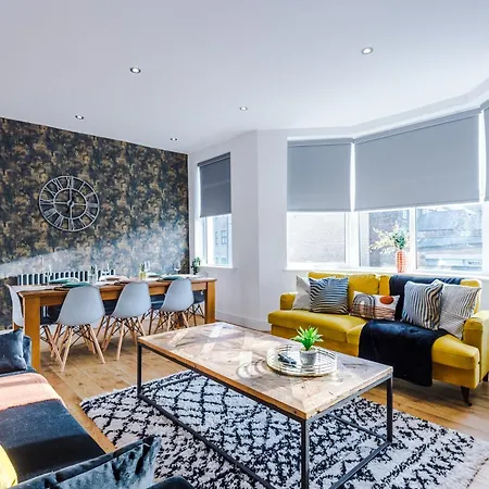 Stylish Boutique Flat In - Sleeps 16