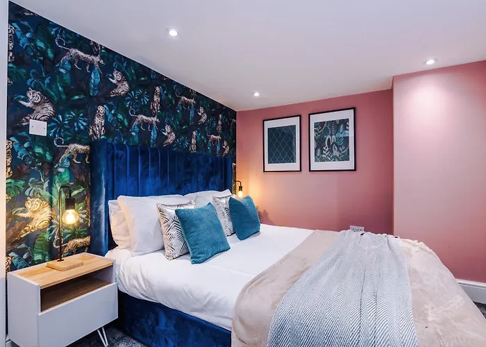 Sleek 6 Bedroom Abode In